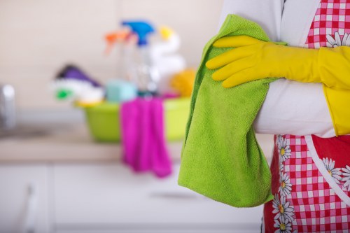 Local house clearance service handling packed rooms in SW11 property